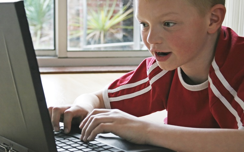 как следить за мессенджерами ребёнка